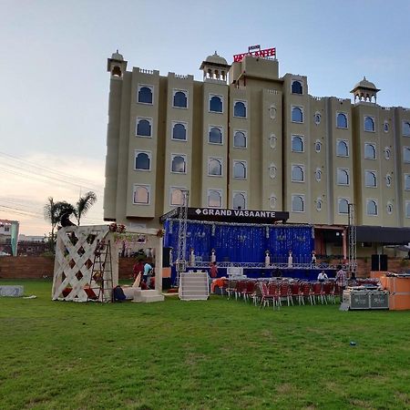 Hotel Grand Vasaante Bhilwara Esterno foto