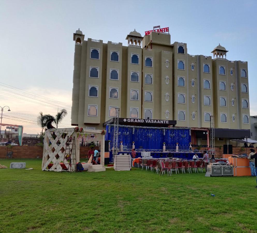 Hotel Grand Vasaante Bhilwara Esterno foto